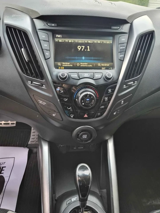 2014 Hyundai Veloster - Image 12 of 18