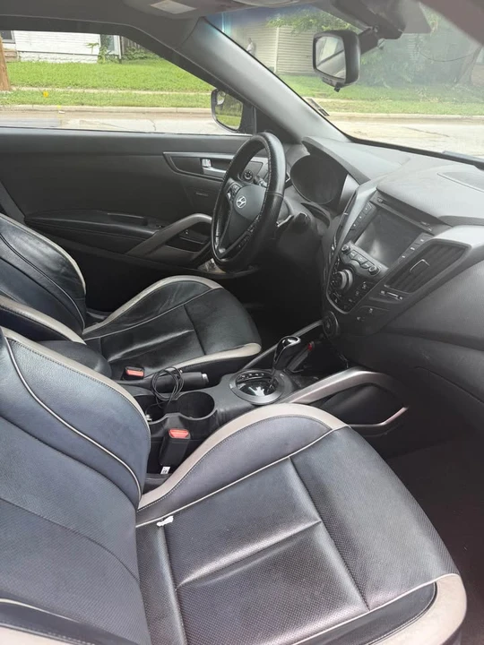 2014 Hyundai Veloster - Image 2 of 3
