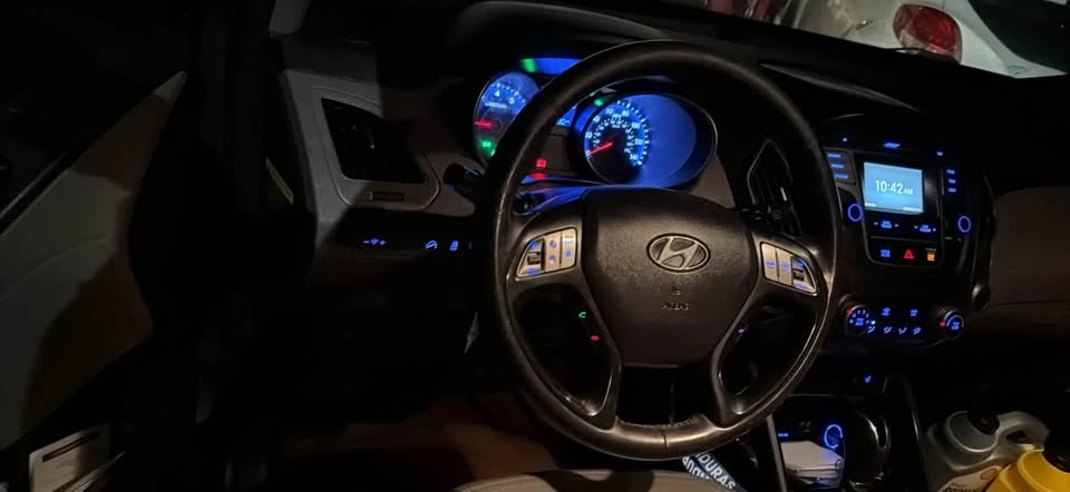 2014 Hyundai Veloster - Image 2 of 4