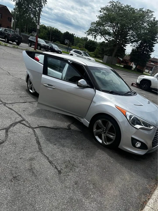 2014 Hyundai Veloster - Image 2 of 8
