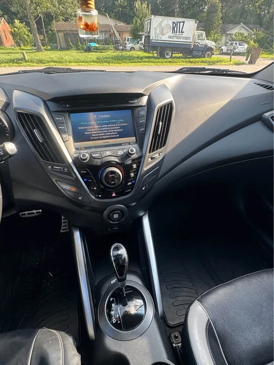 2014 Hyundai Veloster - Image 17 of 18