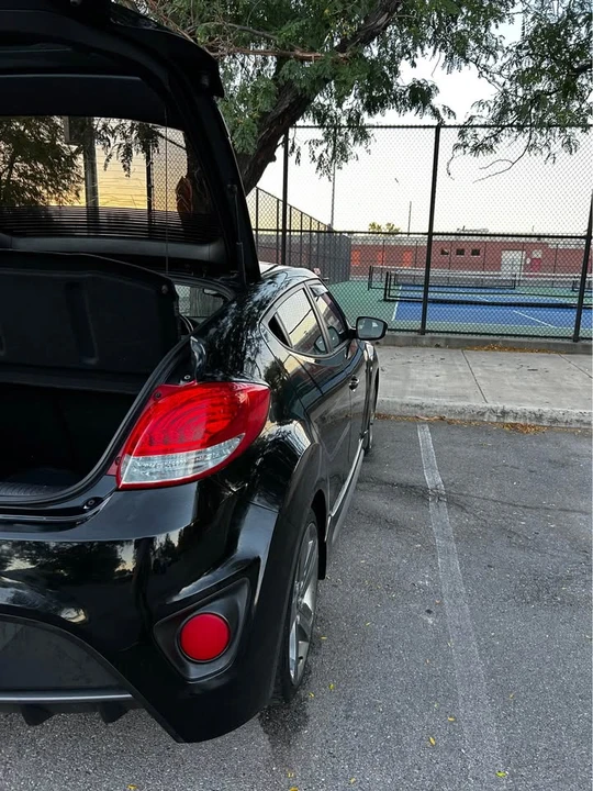2014 Hyundai Veloster - Image 10 of 12
