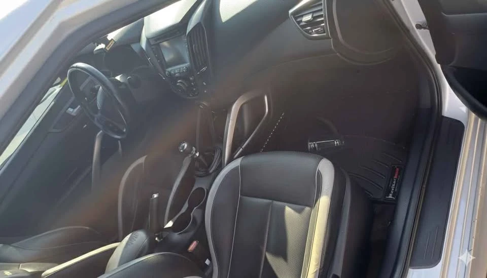 2014 Hyundai Veloster - Image 3 of 4
