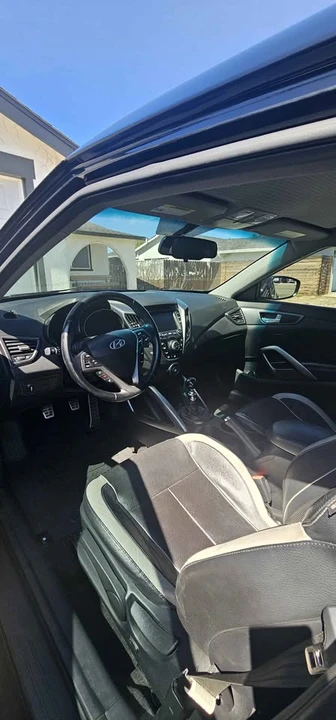 2014 Hyundai Veloster - Image 2 of 9