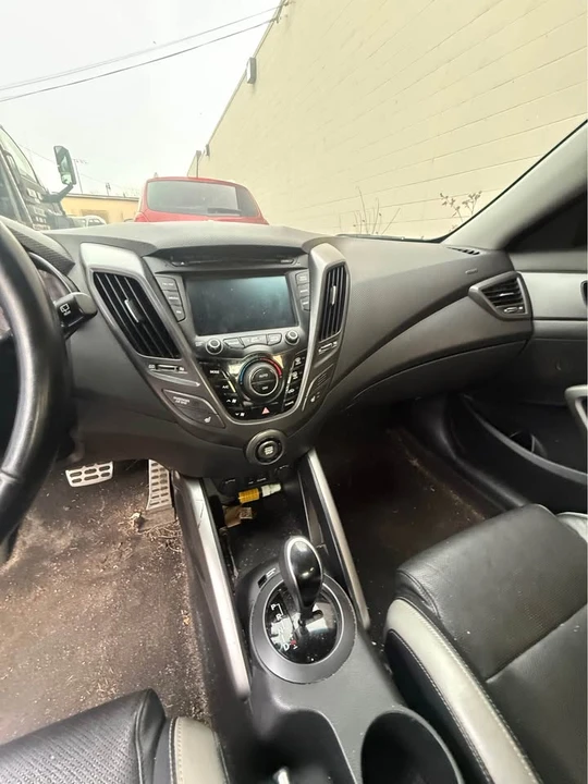 2014 Hyundai Veloster - Image 9 of 14