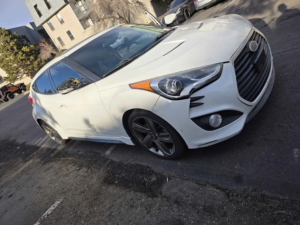 2014 Hyundai Veloster - Image 2 of 5