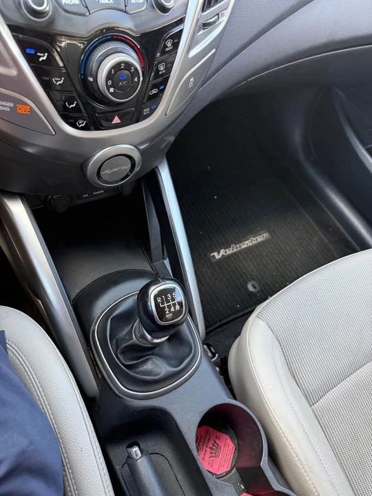 2014 Hyundai Veloster - Image 12 of 20