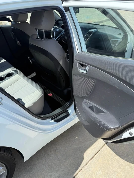 2014 Hyundai Veloster - Image 18 of 20