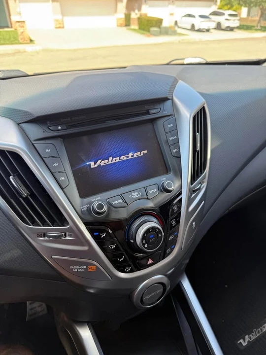 2014 Hyundai Veloster - Image 10 of 20