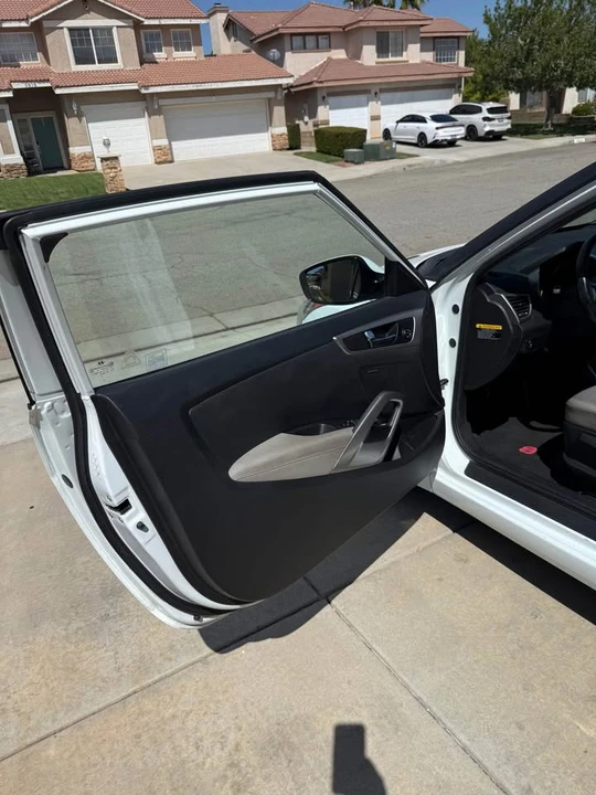 2014 Hyundai Veloster - Image 16 of 20