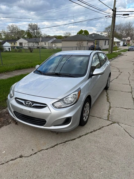 2014 Hyundai Accent - Image 2 of 8
