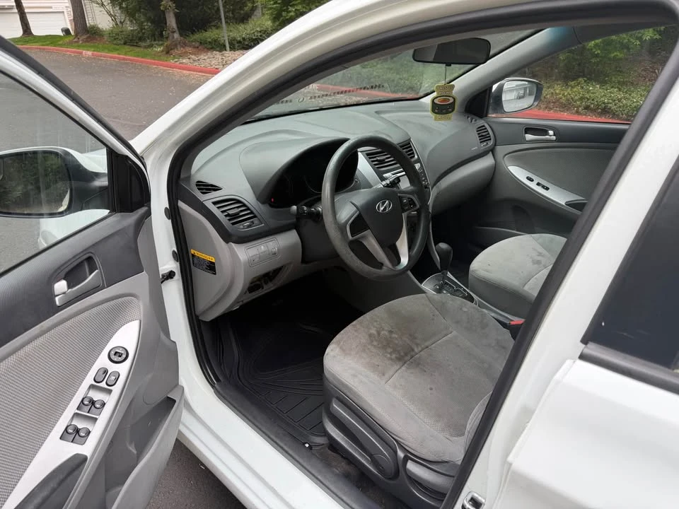 2014 Hyundai Accent - Image 7 of 9