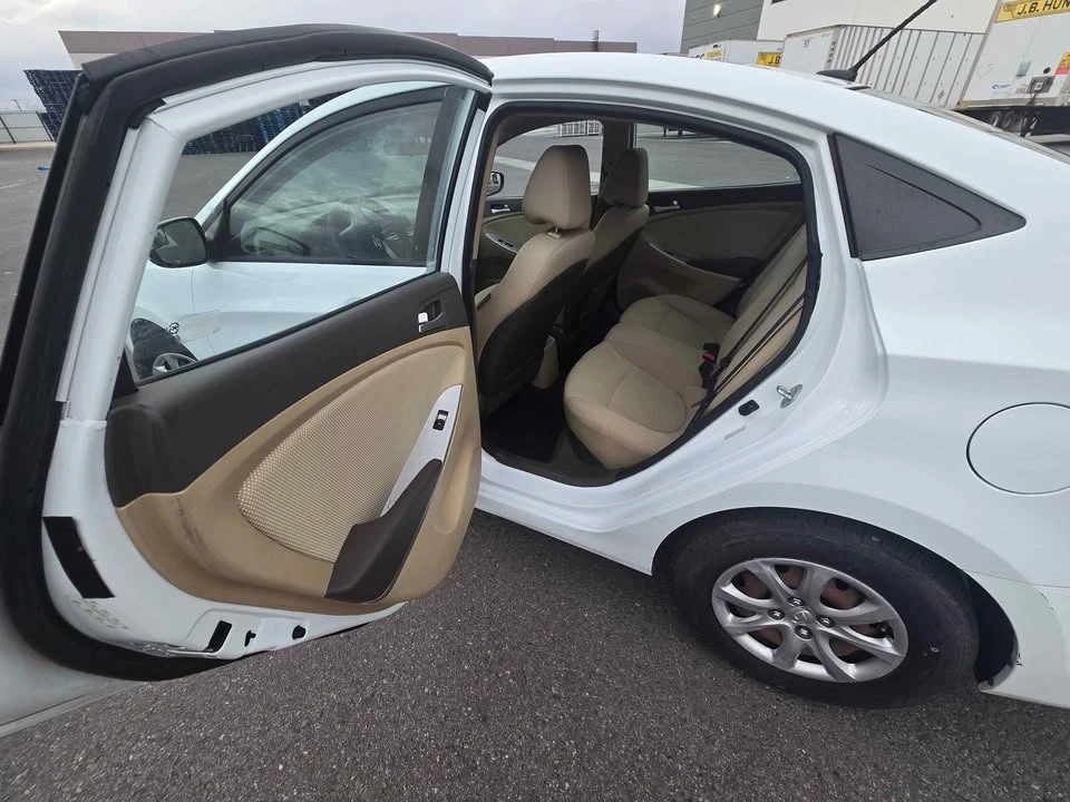 2014 Hyundai Accent - Image 7 of 10
