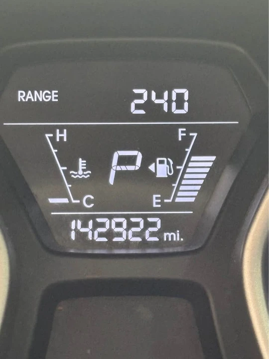 2014 Hyundai Elantra - Image 2 of 8