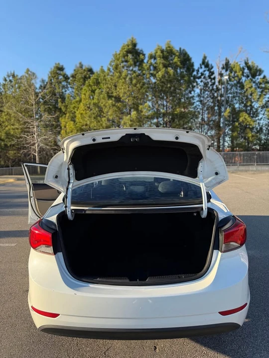 2014 Hyundai Elantra - Image 10 of 13