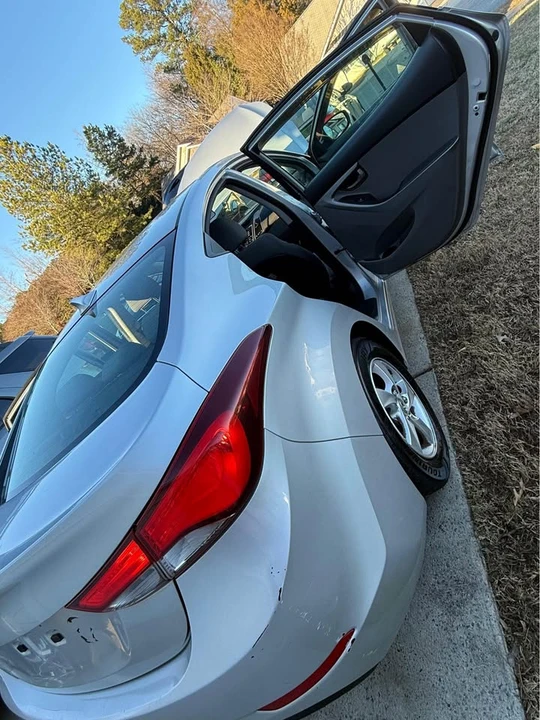 2014 Hyundai Elantra - Image 10 of 12
