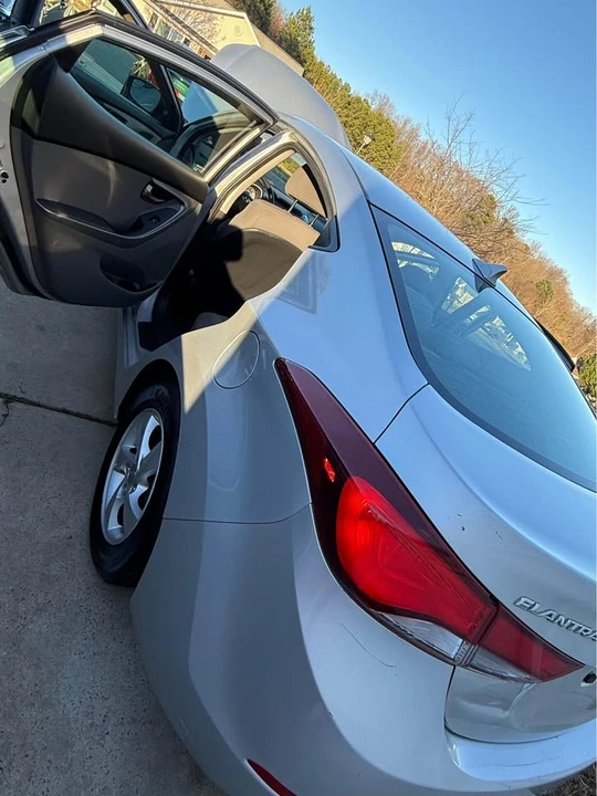 2014 Hyundai Elantra - Image 9 of 12