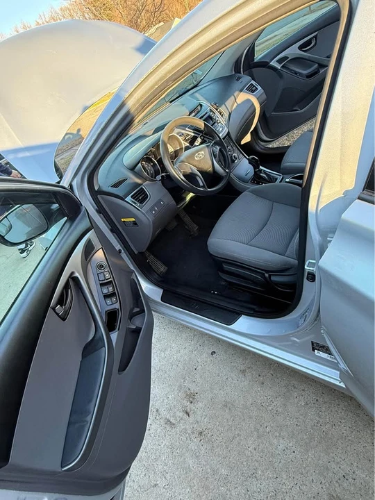 2014 Hyundai Elantra - Image 11 of 12