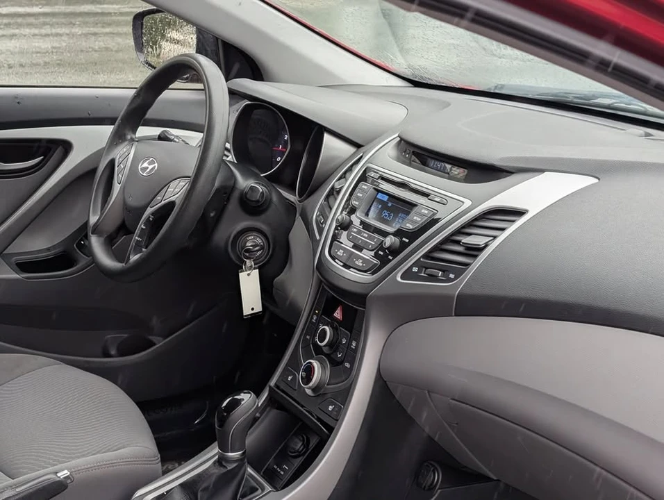 2014 Hyundai Elantra - Image 16 of 18