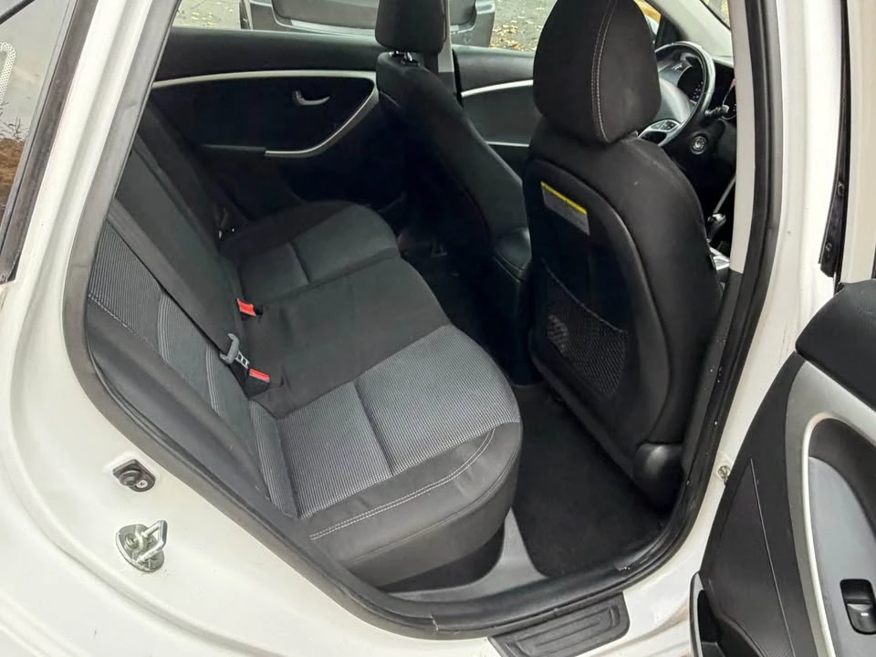 2014 Hyundai Elantra - Image 11 of 16