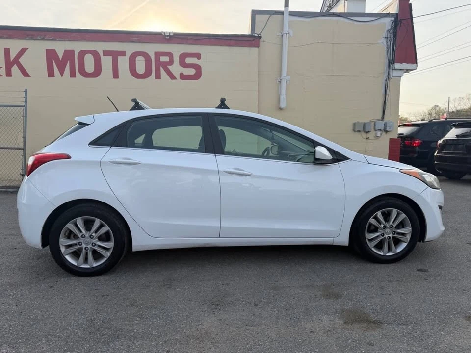 2014 Hyundai Elantra - Image 8 of 18