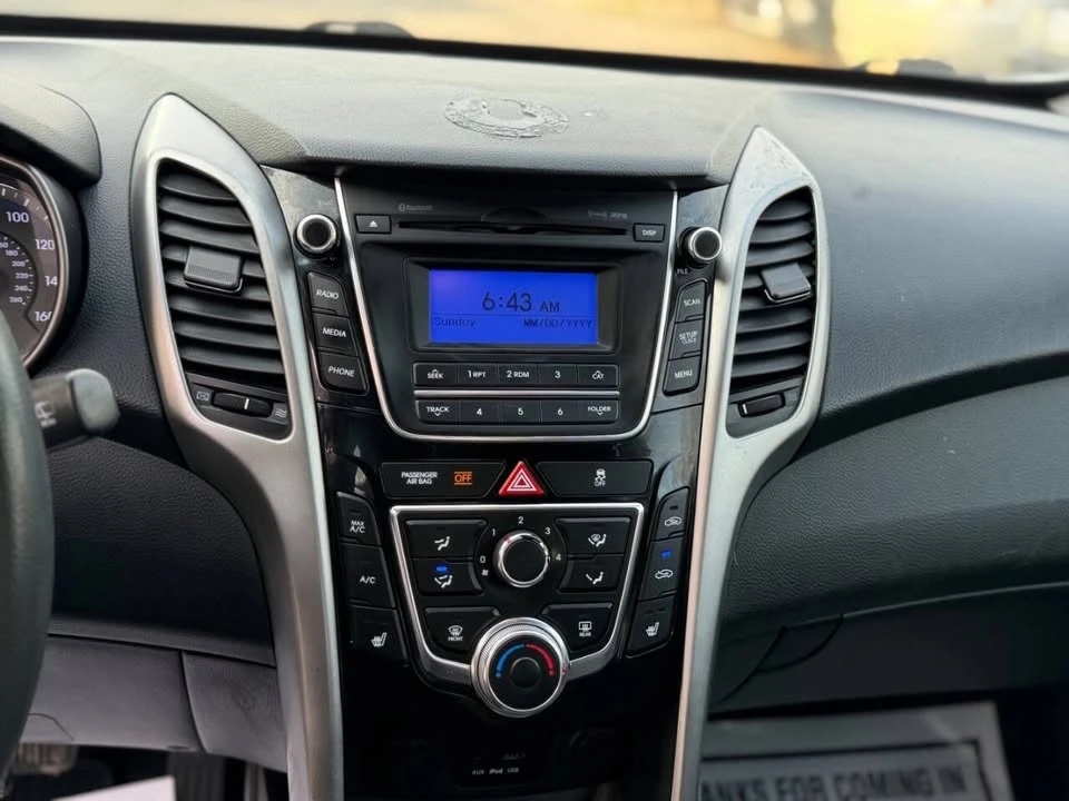 2014 Hyundai Elantra - Image 16 of 18