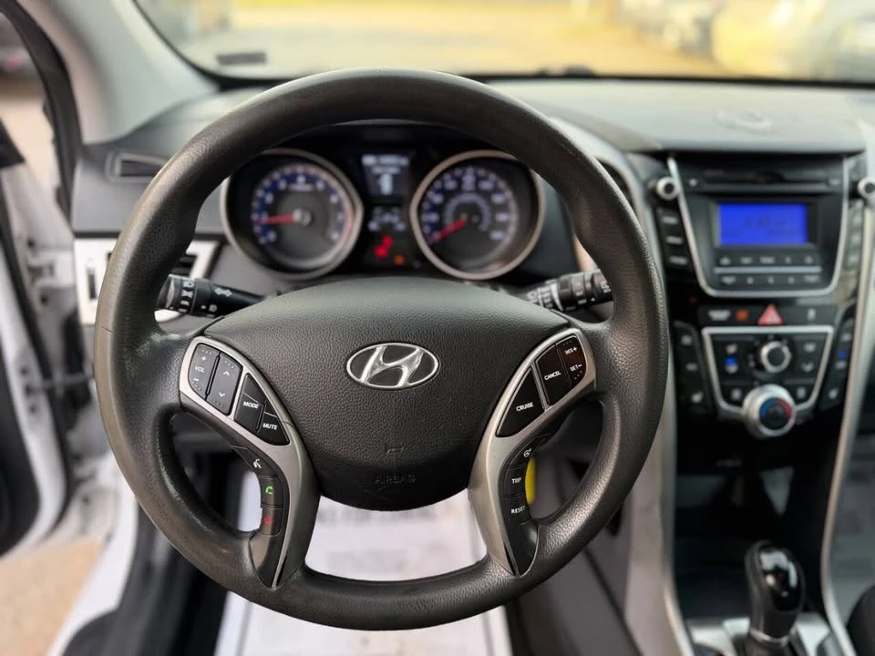 2014 Hyundai Elantra - Image 10 of 18