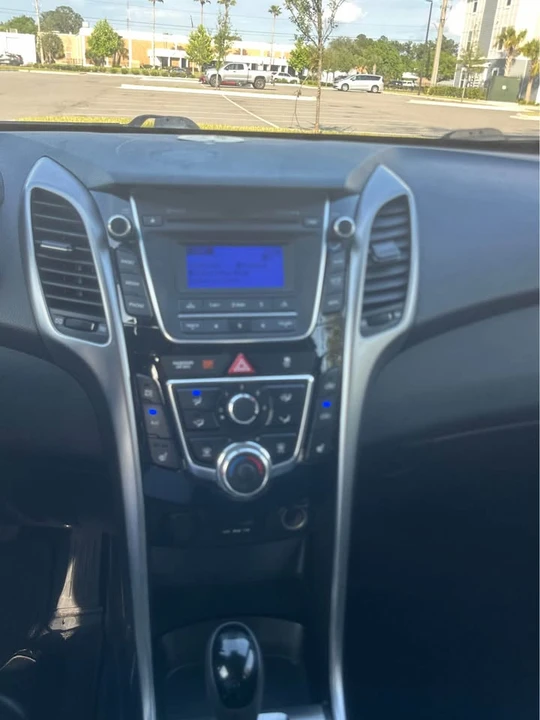 2014 Hyundai Elantra - Image 11 of 14