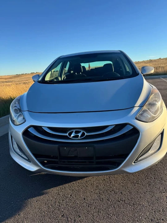 2014 Hyundai Elantra - Image 2 of 18
