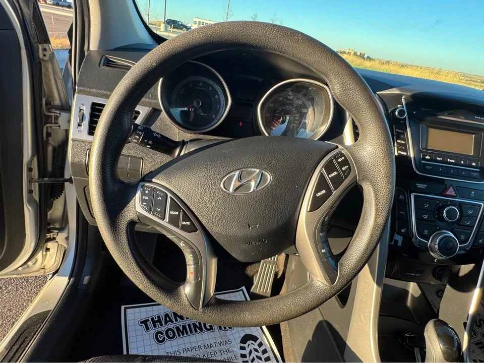2014 Hyundai Elantra - Image 10 of 18
