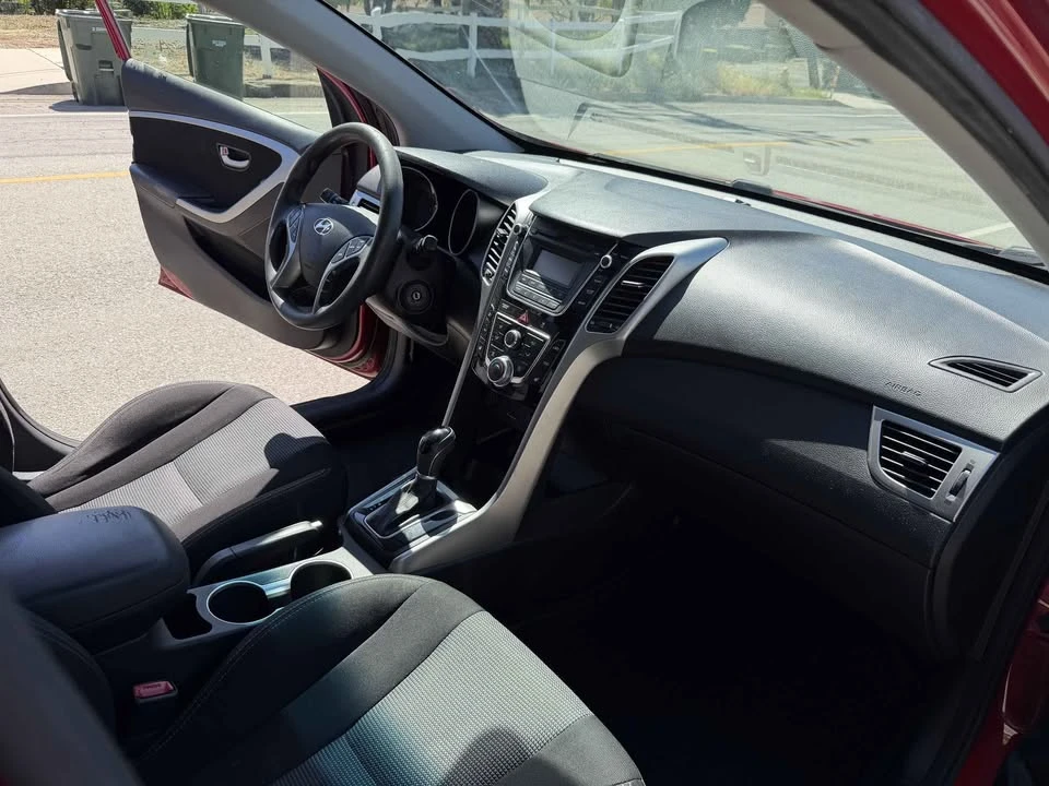 2014 Hyundai Elantra - Image 6 of 12