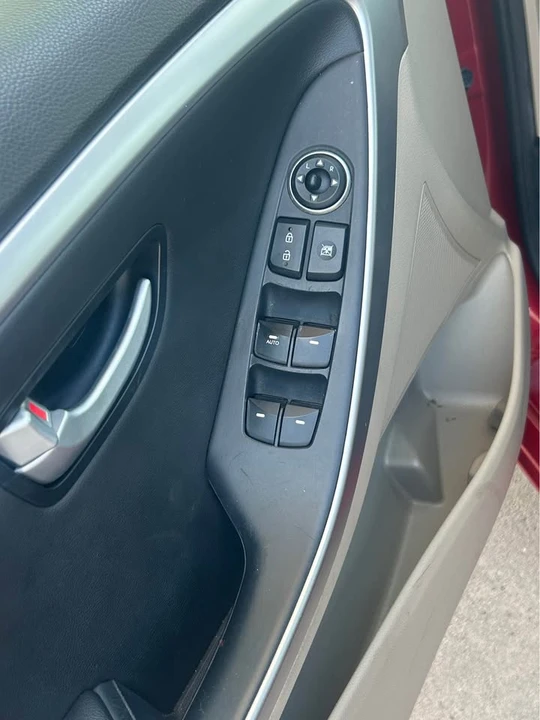 2014 Hyundai Elantra - Image 9 of 12