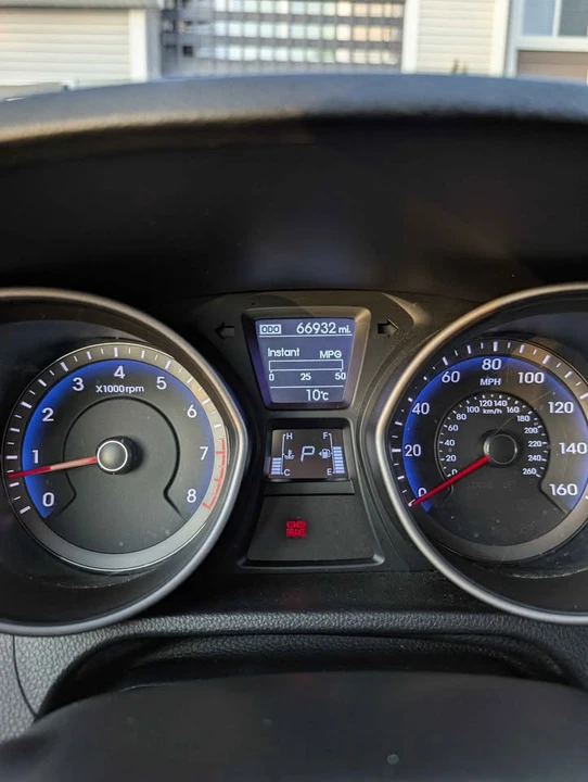 2014 Hyundai Elantra - Image 11 of 12