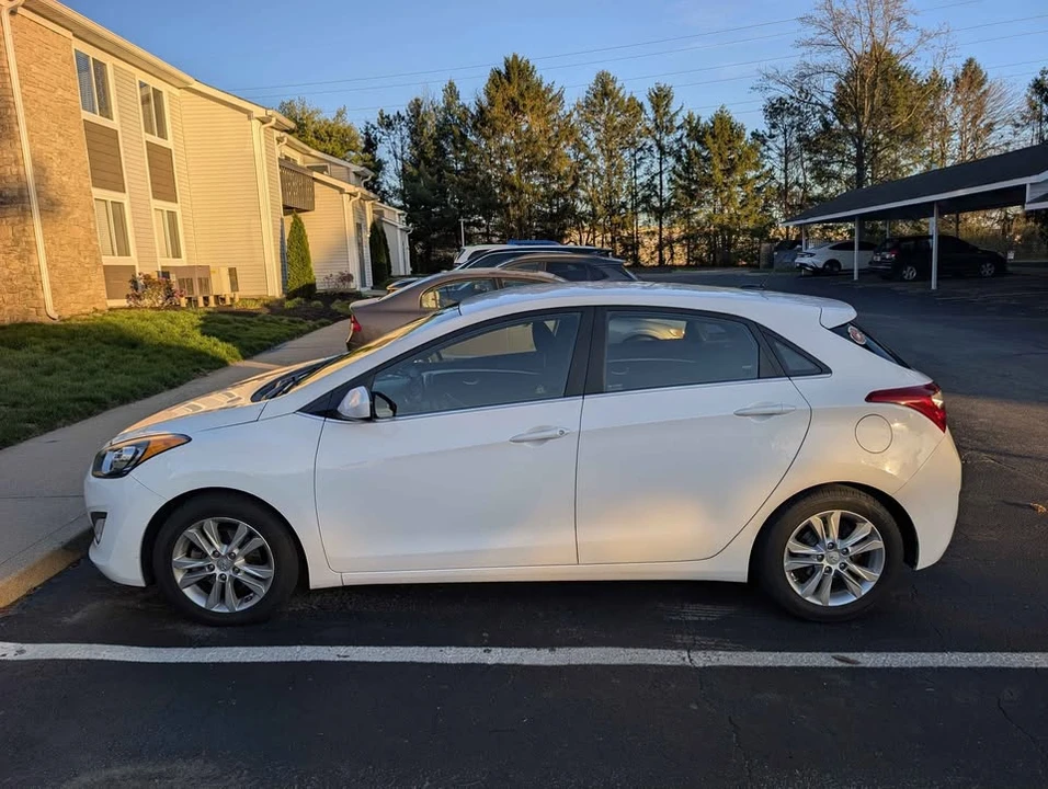 2014 Hyundai Elantra - Image 2 of 12