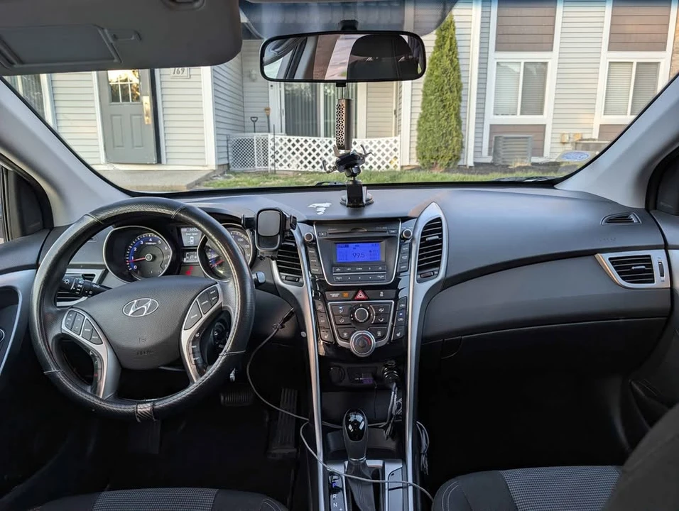 2014 Hyundai Elantra - Image 10 of 12