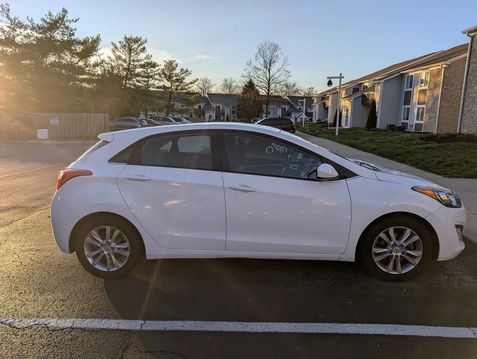 2014 Hyundai Elantra - Image 4 of 12