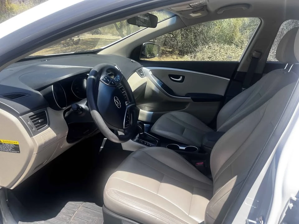 2014 Hyundai Elantra - Image 10 of 14