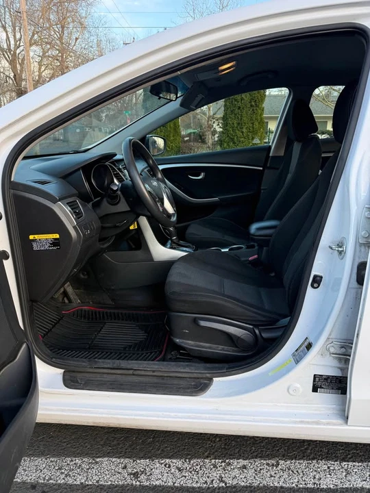 2014 Hyundai Elantra - Image 8 of 11