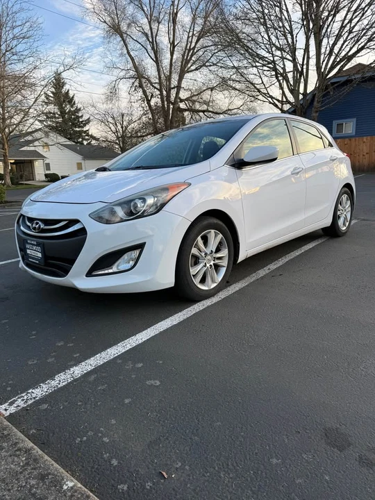 2014 Hyundai Elantra - Image 2 of 11
