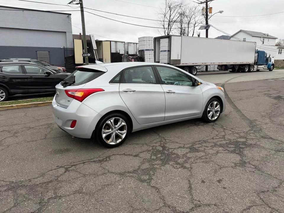 2014 Hyundai Elantra - Image 9 of 18