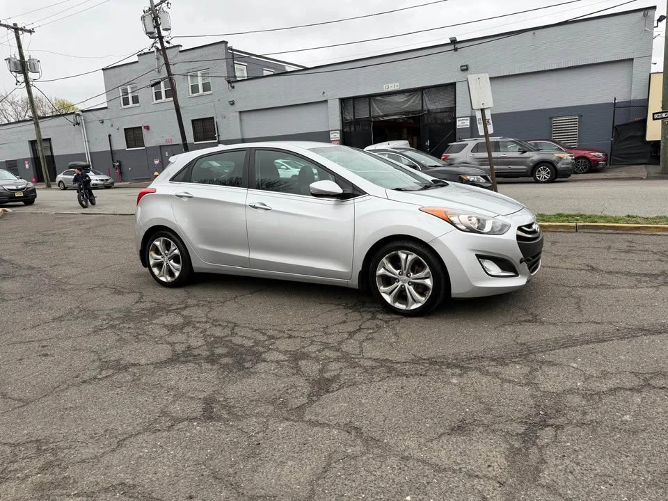 2014 Hyundai Elantra - Image 8 of 18