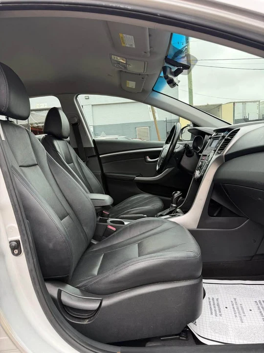 2014 Hyundai Elantra - Image 15 of 18