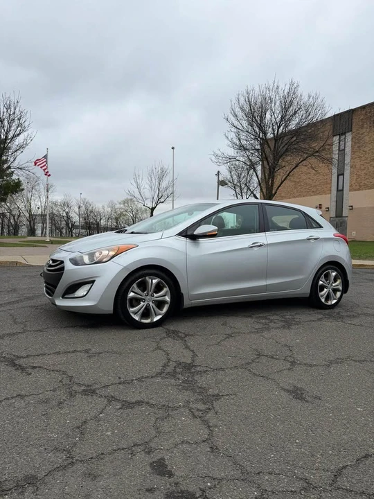 2014 Hyundai Elantra - Image 2 of 18