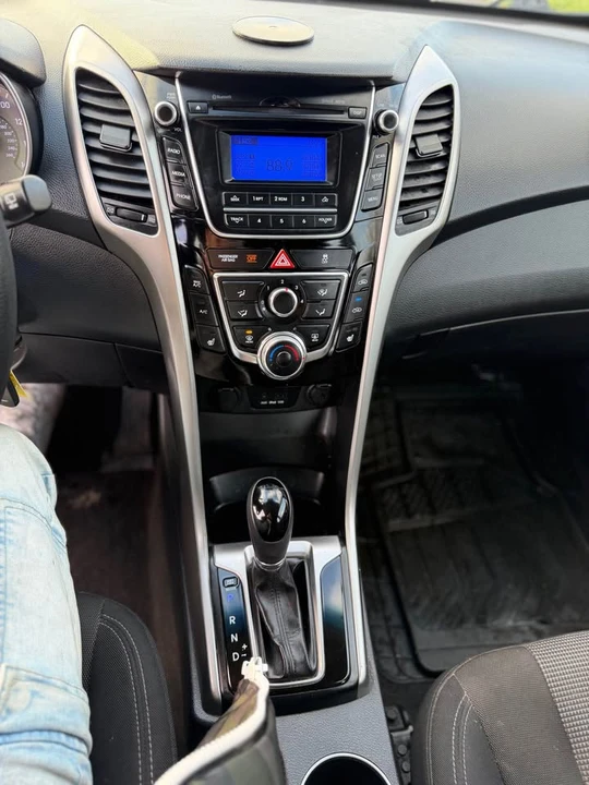 2014 Hyundai Elantra - Image 8 of 9