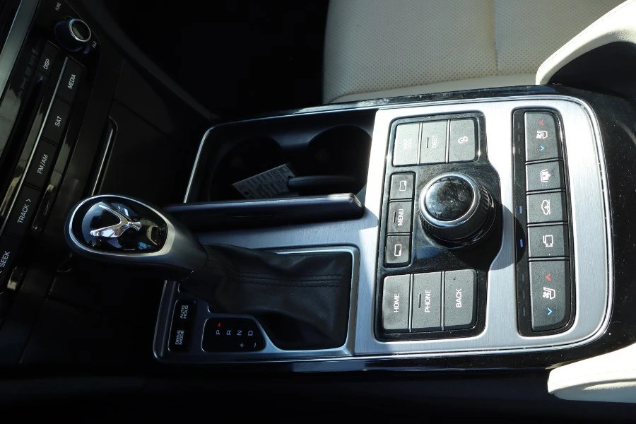 2014 Hyundai Equus - Image 12 of 17