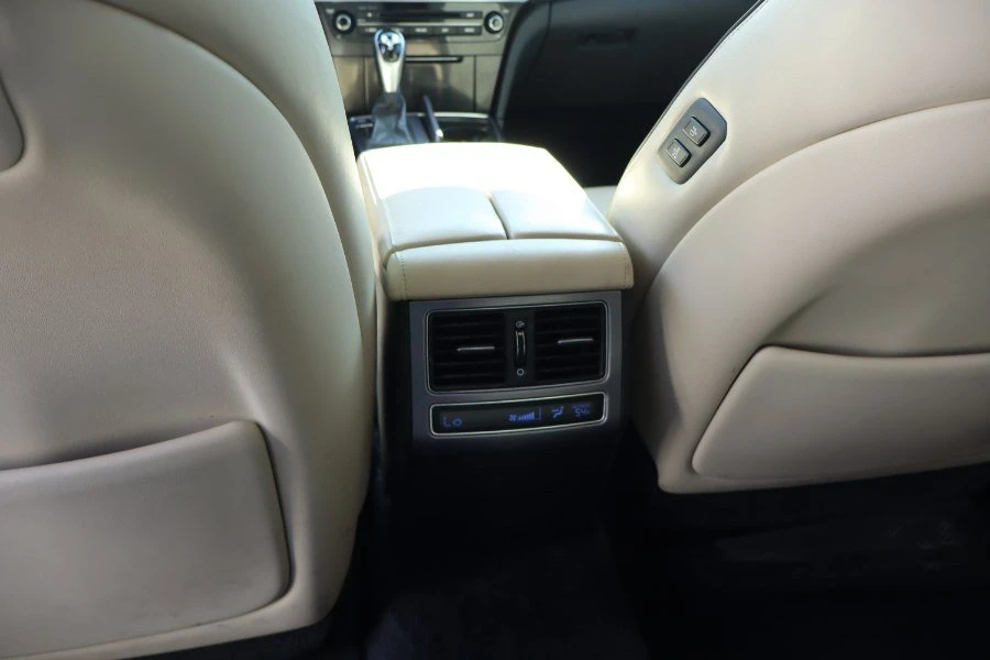 2014 Hyundai Equus - Image 9 of 17