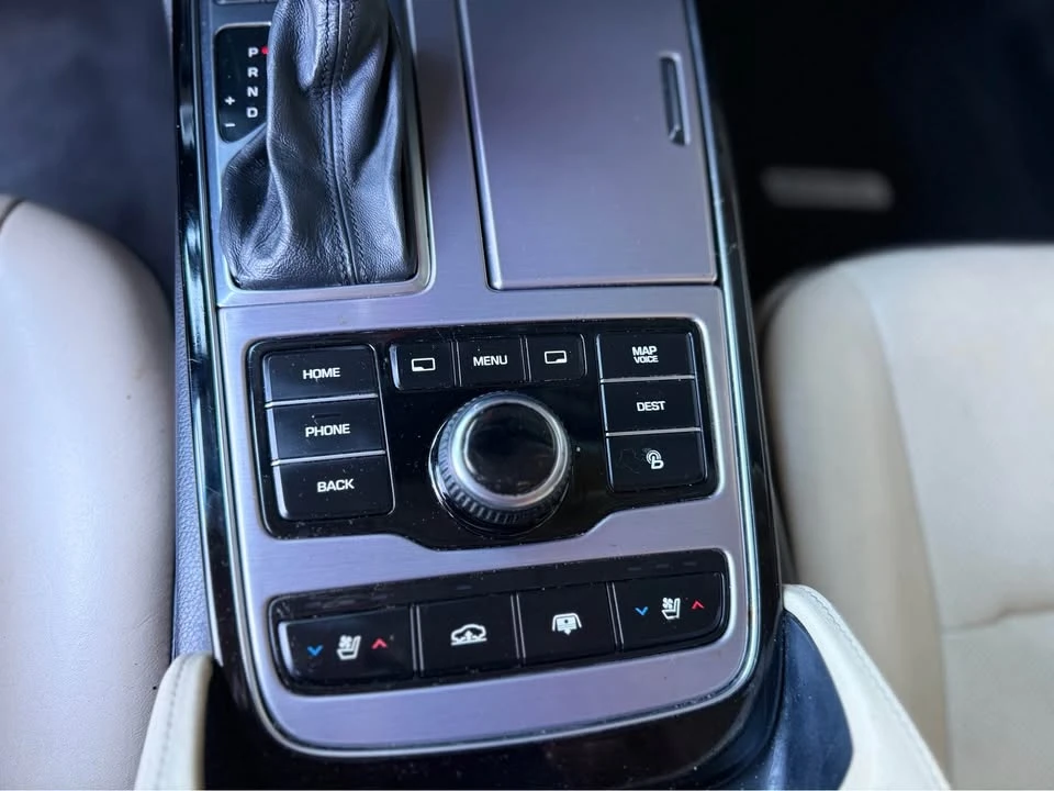 2014 Hyundai Equus - Image 16 of 19