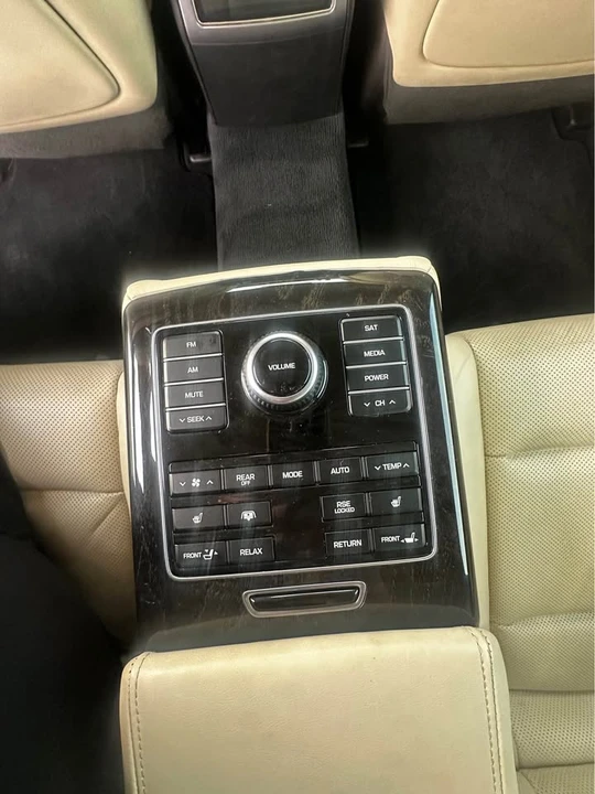 2014 Hyundai Equus - Image 7 of 10