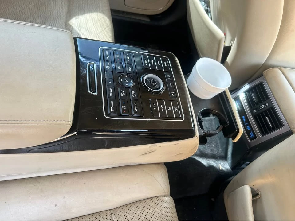 2014 Hyundai Equus - Image 9 of 12