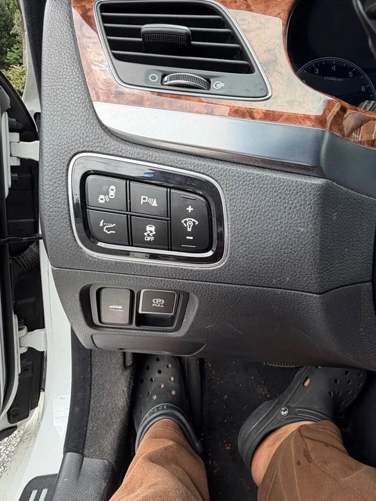 2014 Hyundai Equus - Image 15 of 17